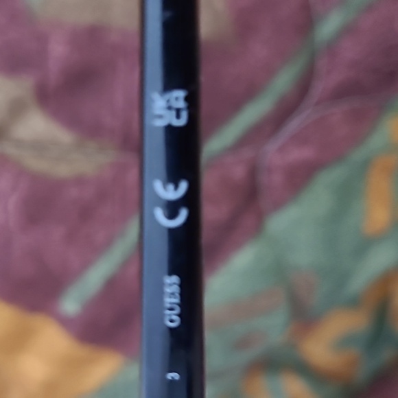 GUESS Womens Sun Glasses - Picture 4 of 4